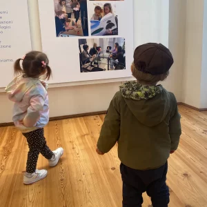 Bambini_osservano